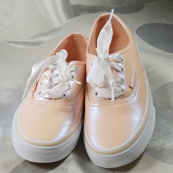 Vans Shoes - Vans Pearl Suede Spanish Villa True White VG+ US 5